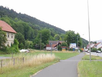 Mit den 2015 geäußerten Überlegungen, nach Ruppen umziehen zu wollen, sorgte Rewe nicht nur für Begeisterung. Wohin die Reise des Supermarkts in Kronach führt, steht noch nicht fest. Foto: Archiv/Marco Meißner