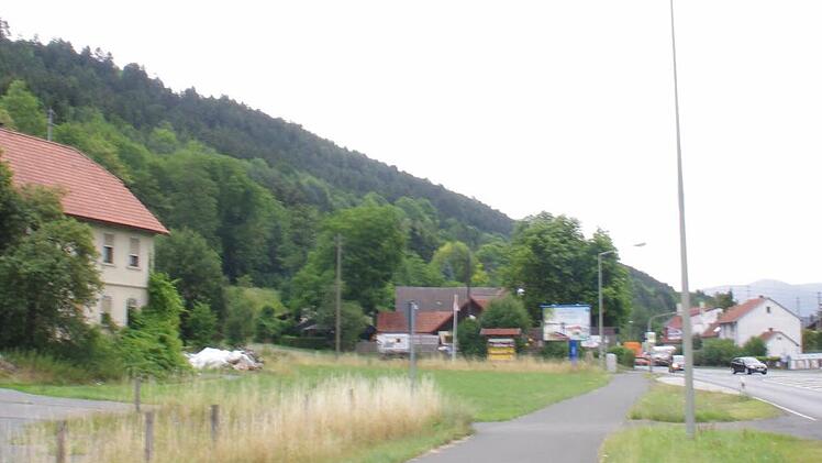 Mit den 2015 geäußerten Überlegungen, nach Ruppen umziehen zu wollen, sorgte Rewe nicht nur für Begeisterung. Wohin die Reise des Supermarkts in Kronach führt, steht noch nicht fest. Foto: Archiv/Marco Meißner