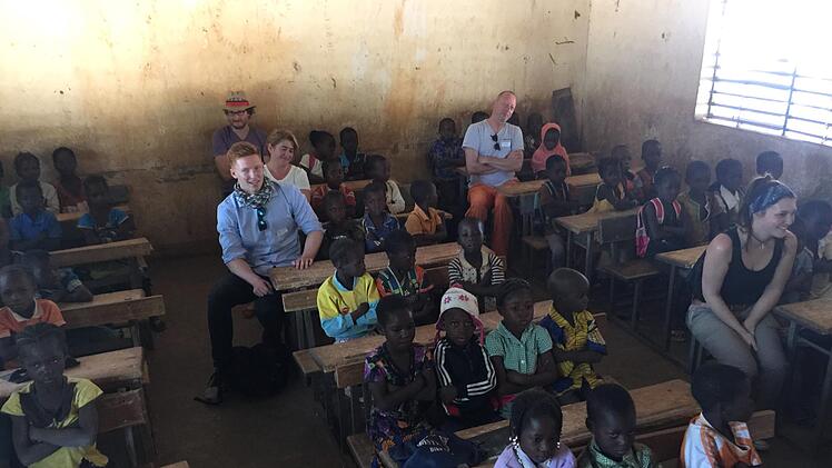 Beim Besuch einer Grundschule in Kaya  Foto: privat
