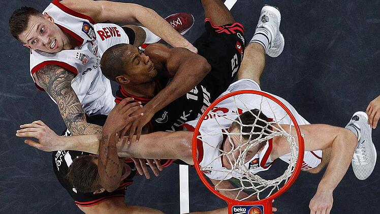 Alles ist m&ouml;glich im emotionalen Frankenderby zwischen den Brose Baskets und den s.Oliver Baskets W&uuml;rzburg. Foto: Daniel L&ouml;b