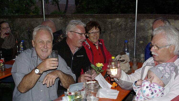 "Kuschelfreunde" aus dem benachbarten Westheim sind beim Fest immer willkommen - auch wenn sie noch klein sind. Foto: Winfried Ehling