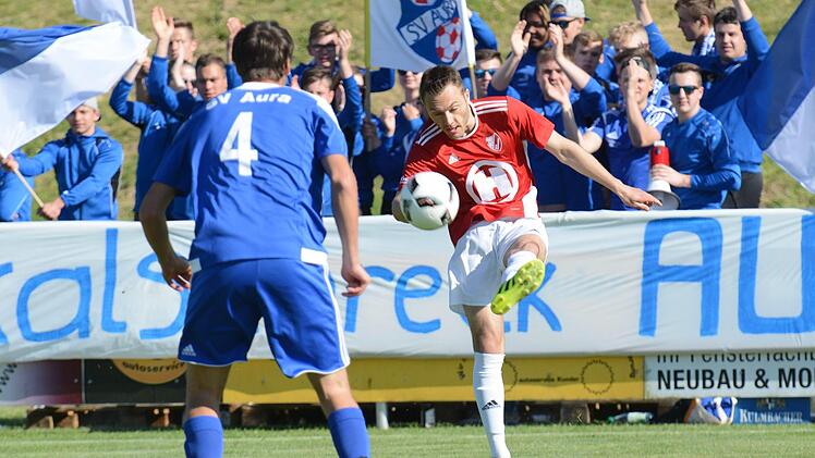 Feines Füßchen. Den wichtigen Führungstreffer seiner Elf erzielte Andrei Puscas (rechts, mit Auras Dominik Graser) vom FC 06 Bad Kissingen per Fallrückzieher.ssp