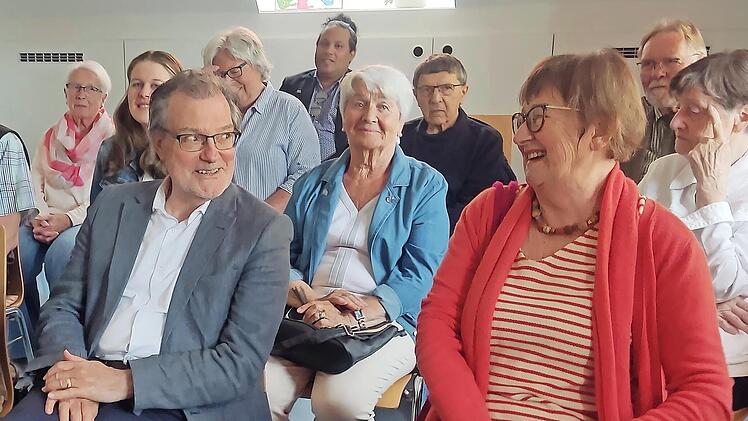 Guillermo Sanchez hat von Wilhelm und Roswitha Stuhlfelder f&uuml;r sein zehnj&auml;hriges Engagement im MGH eine Urkunde und eine Auszeichnungsspange &uuml;berreicht bekommen.