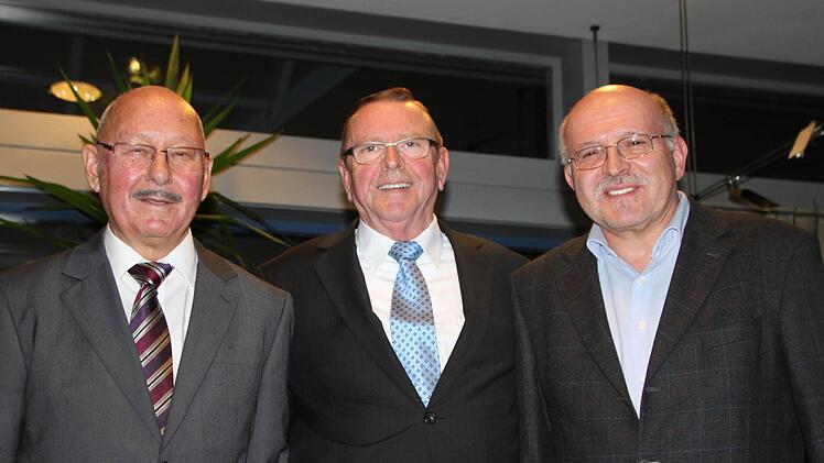 Der dreiköpfige Vorstand: Oswald Winter (von links), Heinz Zähler und Anton Kiefer Foto: Ulrike Müller