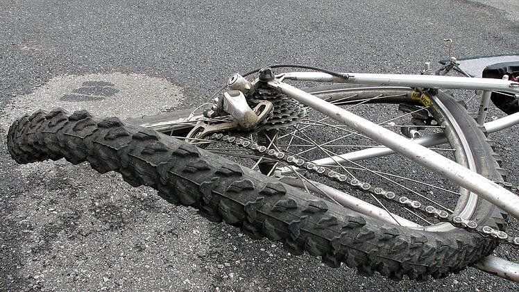 Nach einem Fahrradsturz  ist ein 81-j&auml;hriger Mann seinen Verletzungen erlegen. Symbolfoto: Konstanze Gruber/Adobe Stock