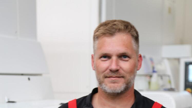 German Pieger aus Mittelehrenbach mit einem Rohteil Foto: Franz Galster