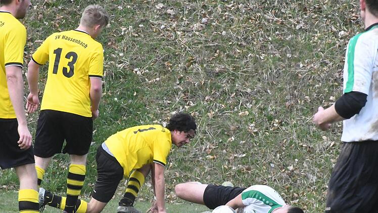 Schmerz lass nach: Ein Untererthaler Patient im Spiel bei der SG Hassenbach.Hopf
