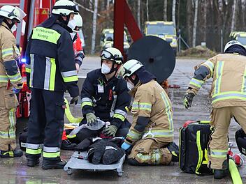 Flughafen Nürnberg: Feuerwehr und Rettungskräfte mit spektakulärer Großübung