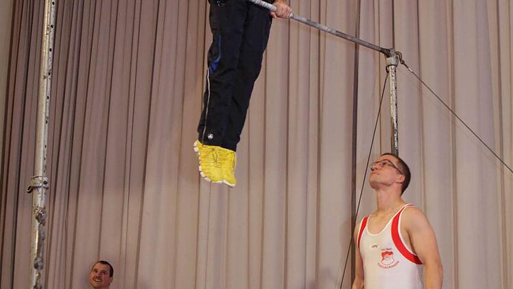 Turnerurgestein Willi Abersfelder zeigt wie es geht