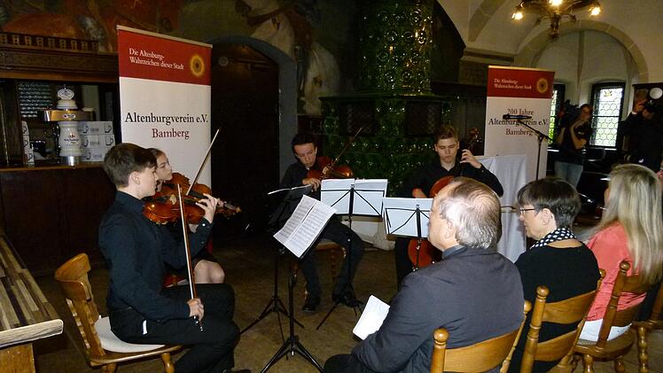 Die jungen Solisten der Städtischen Musikschule Bamberg gestalteten den Festakt im Rittersaal der Altenburg.Marion Krüger-Hundrup