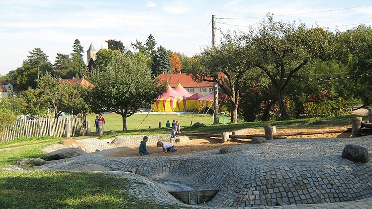 Wasserspiele auf dem Gelände  des  Don-Bosco-Jugendwerks Foto: Don-Bosco-Jugendwerk