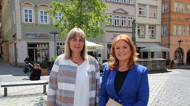 Sarah mit Zweiter Bürgermeisterin Birgit WeberOliver Schmidt