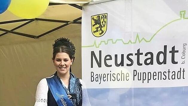 Beim Neustadt-Treffen im polnischen Nowe Miasto repr&auml;sentierte Puppenfee Lena Neumann erstmals ihre Heimatstadt.  Foto: privat