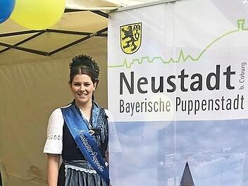 Beim Neustadt-Treffen im polnischen Nowe Miasto repräsentierte Puppenfee Lena Neumann erstmals ihre Heimatstadt.  Foto: privat