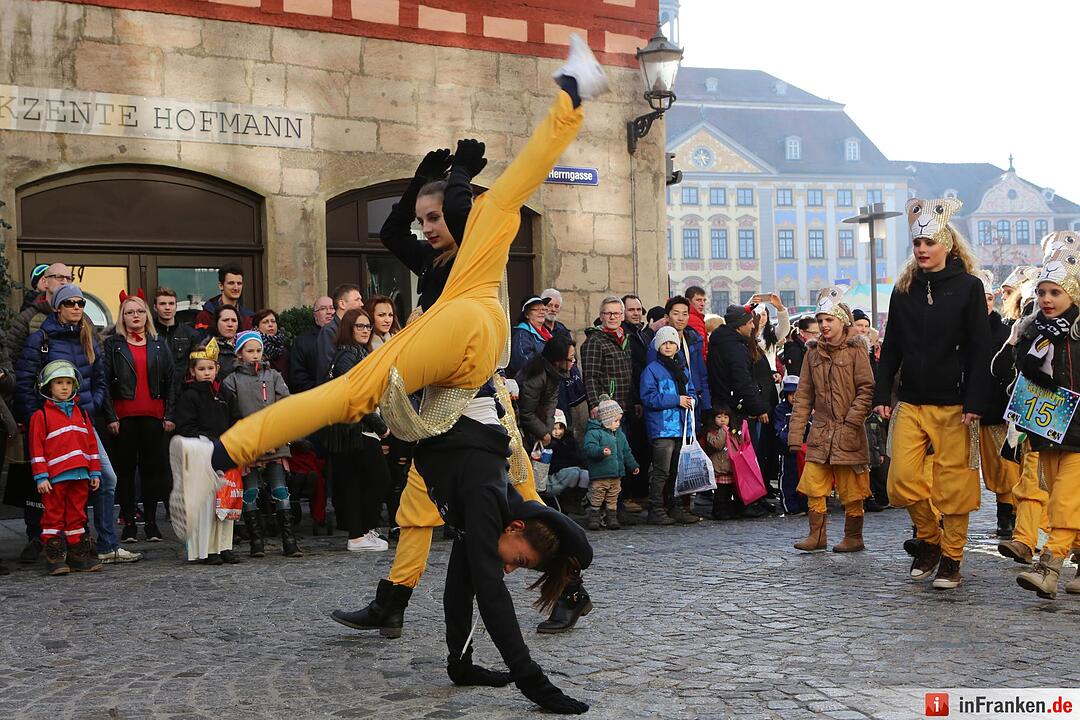 Gaudiwurm: Narren feiern in Coburg