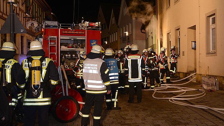 Insgesamt elf Wehren aus der Region waren mit 80 Mann vor Ort.  Foto: Frank Spitzenpfeil