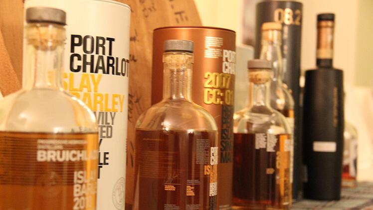 Udo Sonntag zeigt und erklärt in der professionellen Whiskeyverkostung alles was man rund um besondere Whiskeys wissen muss
