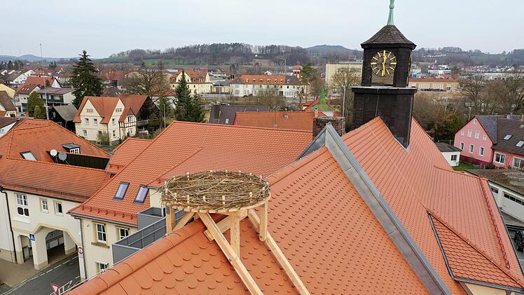 Ob die Störche das Angebot annehmen? Foto: Markt Mainleus