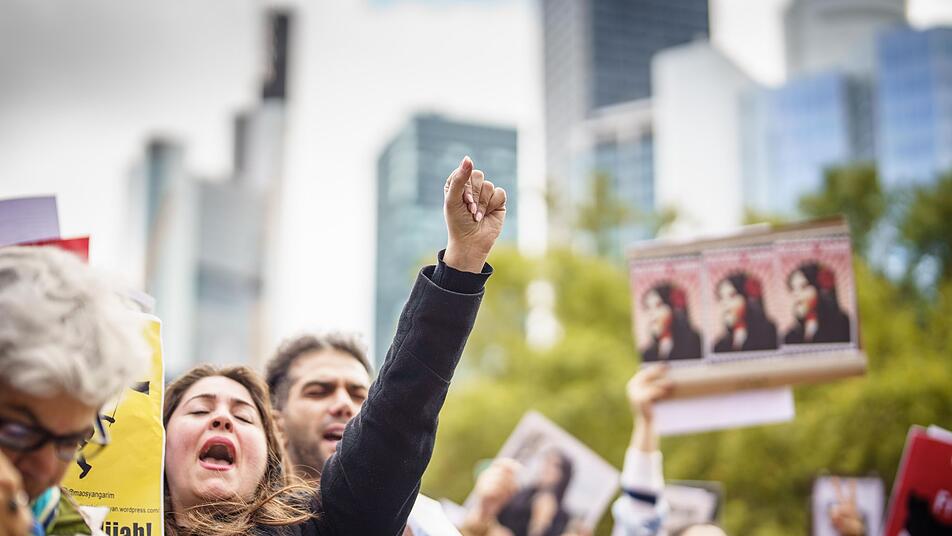 Tausende Auf Protest Kundgebungen Gegen Iranisches Regime