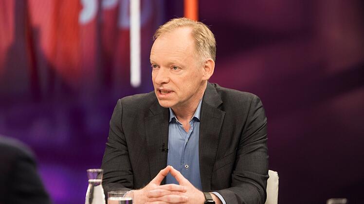 Top-Ökonom Clemens Fuest vom ifo-Institut fand bei "Maybrit Illner" deutliche Worte zur Rente: "Wir können die Rentenversicherung nur entlasten, wenn wir den Leuten etwas wegnehmen."