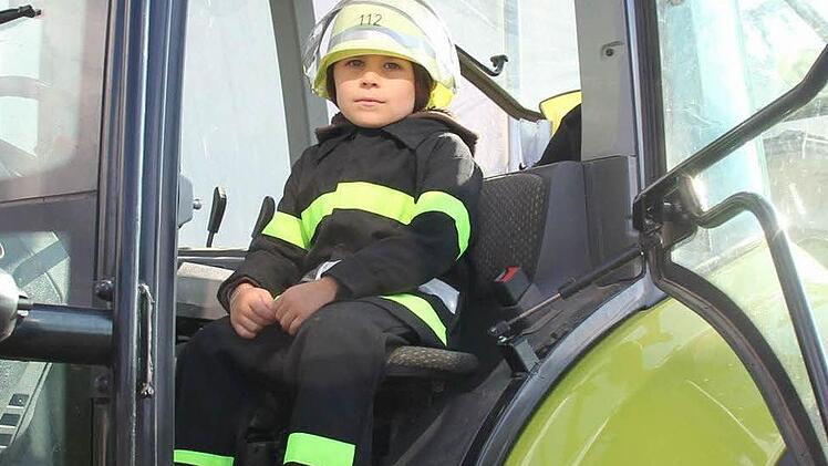 Nachwuchs durfte vom Bulldog aus zuschauen.