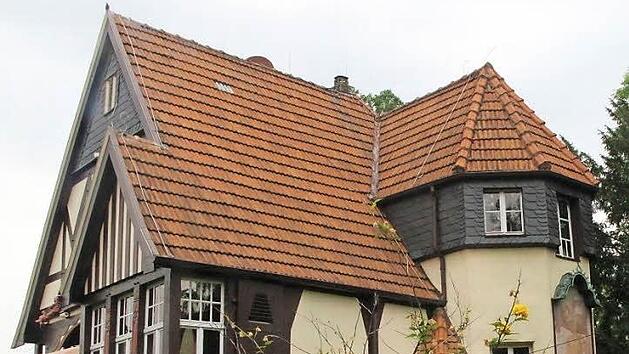 Die Jugendstilvilla im Gustav-Freytag-Weg 23 wurde 1904 vom damaligen Stadtbaumeister Max B&ouml;hme als Wohnhaus errichtet und von den heutigen Eigent&uuml;mern Gabriele und G&uuml;nther Steiger saniert.  Foto: Fenna Kreuz