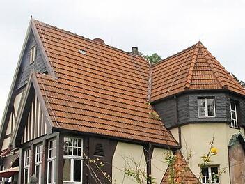 Die Jugendstilvilla im Gustav-Freytag-Weg 23 wurde 1904 vom damaligen Stadtbaumeister Max Böhme als Wohnhaus errichtet und von den heutigen Eigentümern Gabriele und Günther Steiger saniert.  Foto: Fenna Kreuz