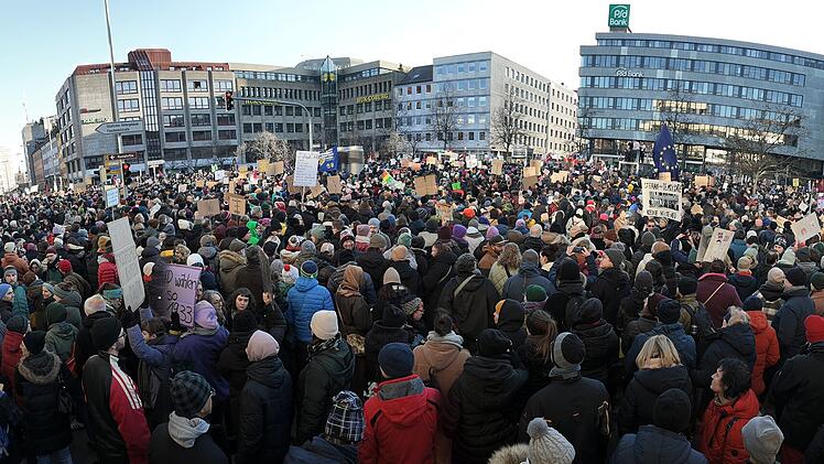 Zehntausende protestieren in Franken gegen Rechts - "Demokratie in Gefahr"