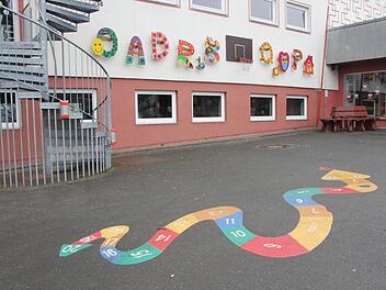 An der Schule Johannisthal wurde in den vergangenen Jahren viel gemacht: Feuertreppe, bunte Pausenspiele auf dem Hof und viel Farbe haben sie zur Schule mit Herz und Verstand gemacht.  Foto: Friedwald Schedel