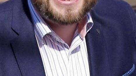 Jonas Geissler steht in der Bezirks-JU an der Spitze und ist zugleich der Sprecher der Kronacher CSU-Stadtratsfraktion. Dabei stammt er aus einer SPD-geprägten Familie. Foto: Marco Meißner