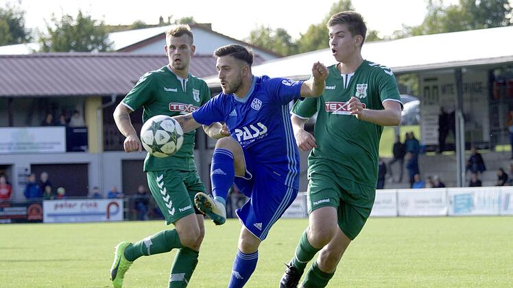 Ronny Mangold (rechts) muss nun die kommenden Wochen auf die Unterst&uuml;tzung von Marcel H&ouml;lderle verzichten. Foto: Anand Anders