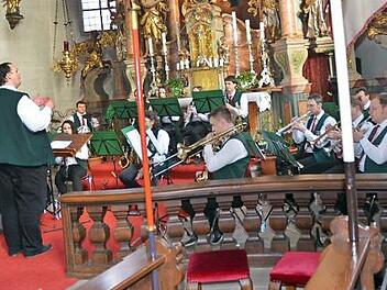 Der Musikverein Glosberg unter Leitung von Jürgen Mark erfreut die Zuhörer mit anspruchsvollem Programm und das Frühlingskonzert geht zugunsten der Orgel in der Wallfahrtskirche "Mariä Geburt"  Foto: K.- H. Hofmann