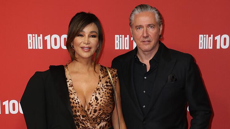 Schon kurz vor ihrem 40. Geburtstag verriet sie der "Bild": "Ich strebe nicht um jeden Preis makellose Schönheit an, mir ist es wichtig, mit Würde zu altern. Ich gebe aber auch zu, dass ich mir eine Menge einfallen lassen würde. Ob das Sport ist, dass man aufs Gewicht achtet, Frisuren- und Modetrends. Auch mit 50 oder 60 möchte ich immer noch das Maximale aus mir herausholen!"