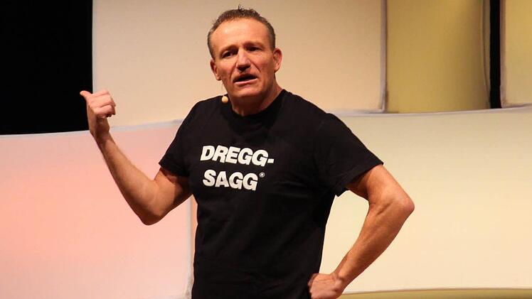 Michl Müller blickte in der Aischtalhalle auf das Jahr 2016 zurück. Foto: Andreas Dorsch