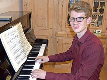 Im elterlichen Haus in Unterneuses übt David Höppner in jeder freien Minute. Foto: Andreas Welz