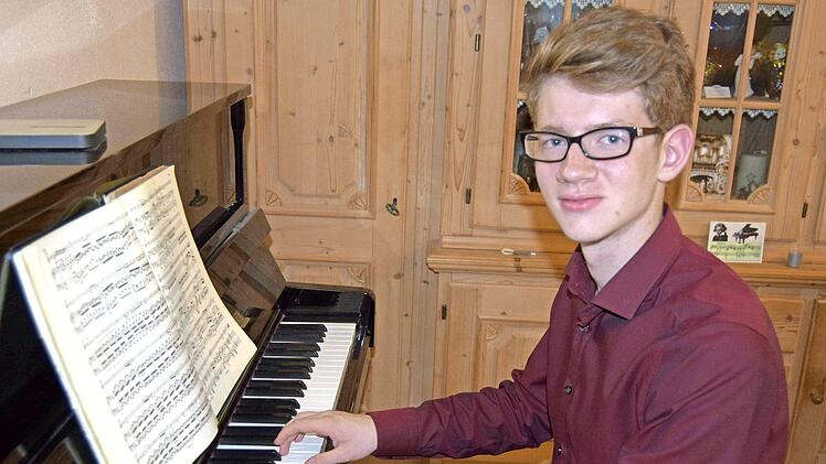 Im elterlichen Haus in Unterneuses übt David Höppner in jeder freien Minute. Foto: Andreas Welz