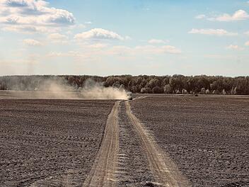 Bei Fahrzeugtreff in Neustadt an der Aisch: Auto überschlägt - Fahrerin war alkoholisiert Bei Fahrzeugtreff in Neustadt an der Aisch: Auto überschlägt - Fahrerin war alkoholisiert