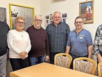 Auf dem Bild ist das gewählte Vorstandsteam (von links) Wolfgang Schwarz Gabi Ebert Waldemar Greß Bernd Wolf Frank Greß Walter Ackerl.