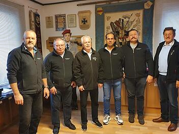 Zum neuen Vorstand der Reservisten gehören (von links) Thomas Kötzner, Karl Veit, Helmut Seban, Heiko Schäfer, Heribert Übelacker und Harald Benke.