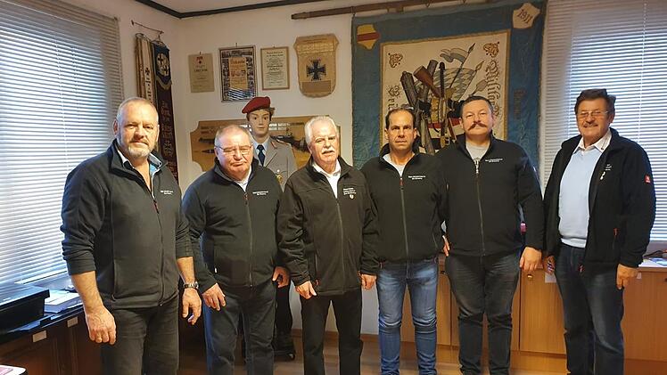Zum neuen Vorstand der Reservisten gehören (von links) Thomas Kötzner, Karl Veit, Helmut Seban, Heiko Schäfer, Heribert Übelacker und Harald Benke.
