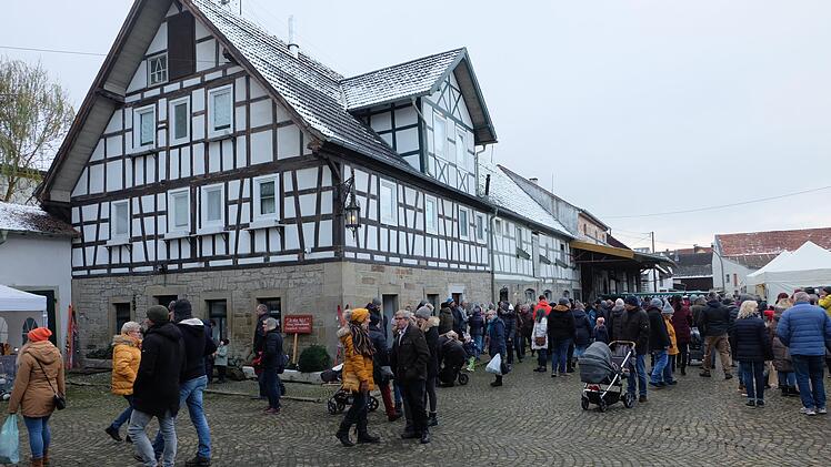 Zahlreiche Gäste kamen nach Thundorf .Foto: Philipp Bauernschubert