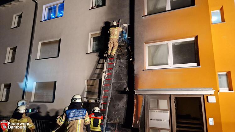 Bamberg: Motorrad in Flammen - "erhebliche Schäden" an Wohnhaus
