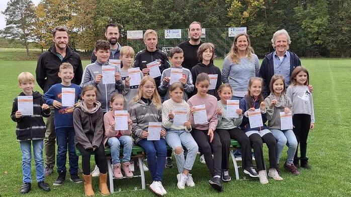 Zahlreiche Teilnehmerinnen und Teilnehmer sind in Weichtungen mit dem Deutschen Sportabzeichen ausgezeichnet worden.