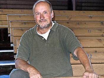 Thomas Mittmann, Professor an der Musikhochschule Detmold, inszeniert "Die Zirkusprinzessin" in Heldritt. Foto: Jochen Berger