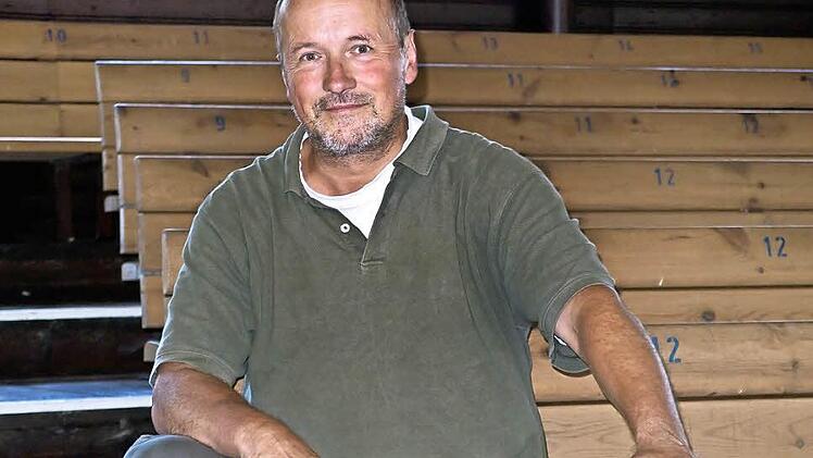 Thomas Mittmann, Professor an der Musikhochschule Detmold, inszeniert "Die Zirkusprinzessin" in Heldritt. Foto: Jochen Berger