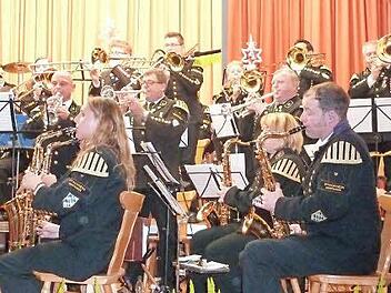 Die Stockheimer Bergmannskapelle erfreut am ersten Weihnachtsfeiertag in der Stockheimer Schulturnhalle erneut mit einem Weihnachtskonzert.  Foto: Gerd Fleischmann