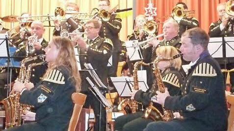 Die Stockheimer Bergmannskapelle erfreut am ersten Weihnachtsfeiertag in der Stockheimer Schulturnhalle erneut mit einem Weihnachtskonzert.  Foto: Gerd Fleischmann