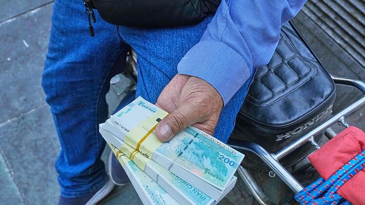 Irans Währung vor Sanktions-Wiedereinführung auf Rekordtief