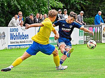 M&ouml;nchr&ouml;dens Luca Schreiber zieht ab. Nach zwei Spielen steht erst ein Treffer auf dem TSV-Konto.Hagen Lehmann