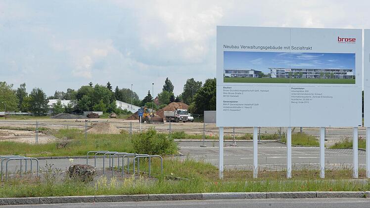 Hier sollen die neuen Gebäude stehen.  Foto: Ronald Rinklef